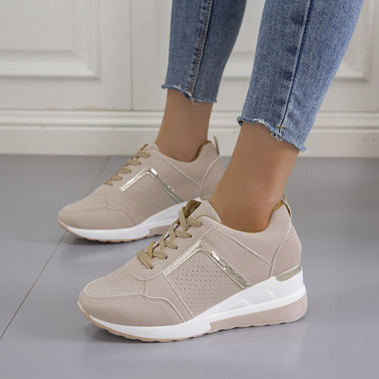 Zapatillas deportivas con plataforma y tacón de cuña, informales, con cordones y malla.